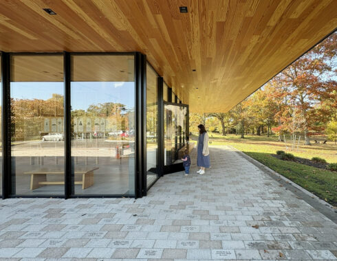 Photo of exterior of Bayard Cutting Arboretum Visitor Center designed by MBB Architects