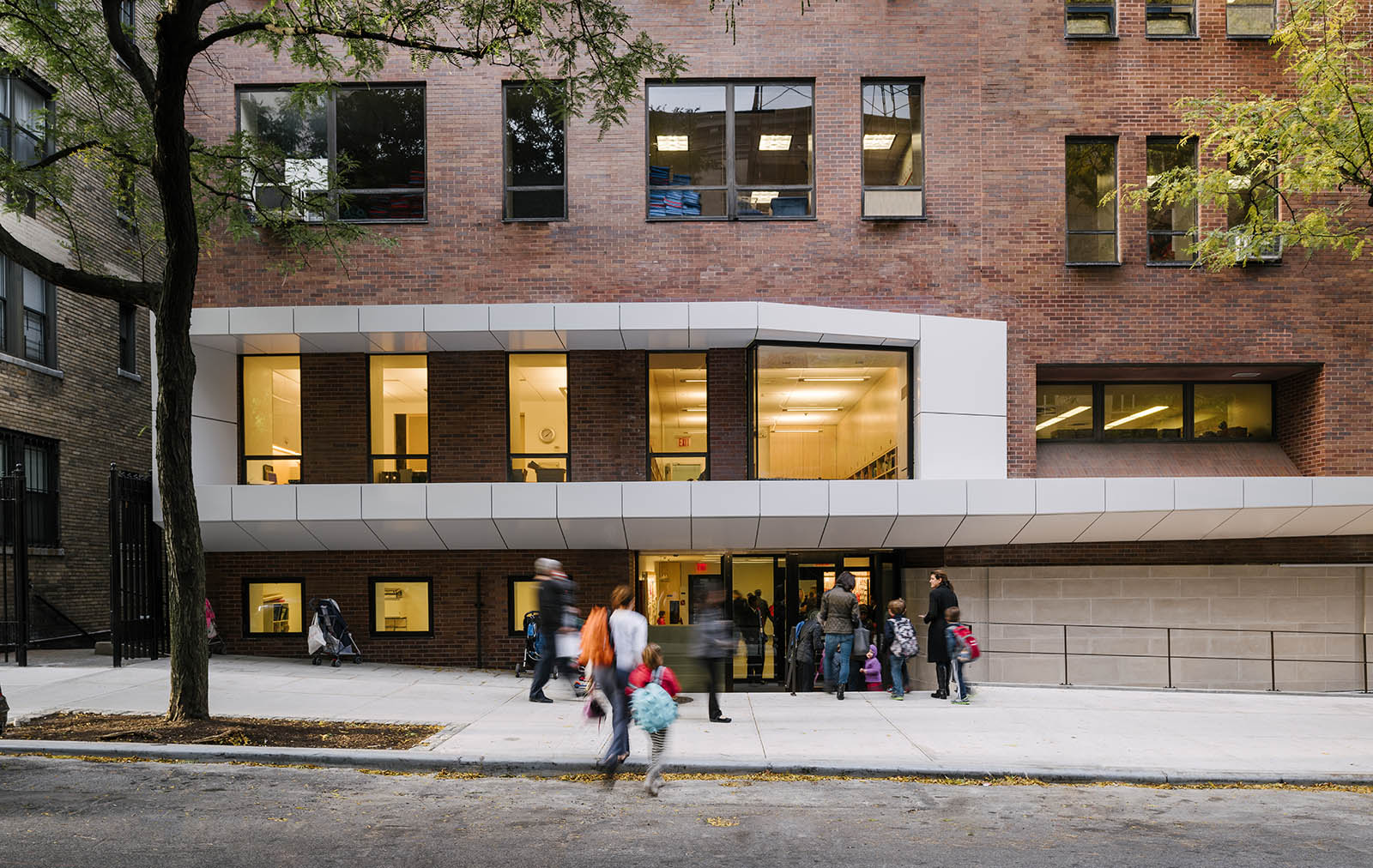 Photo of exterior of Rodeph Sholom School designed by MBB Architects