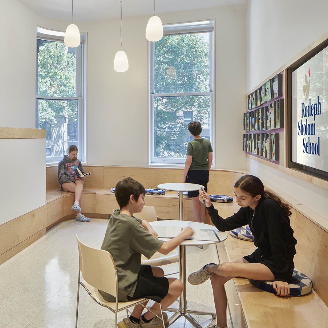 Photo of Lobby at Rodeph Sholom School designed by MBB Architects